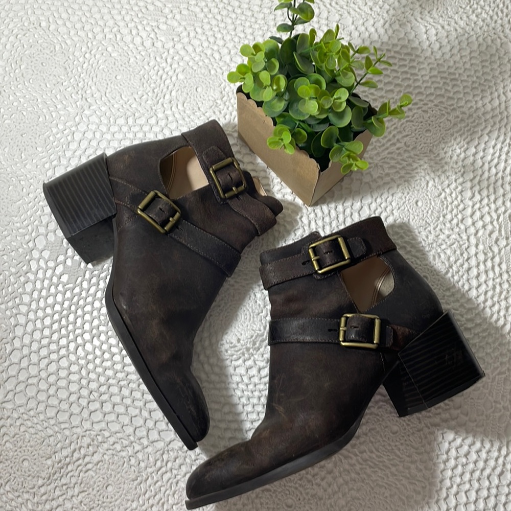 Nine West distressed brown leather boots
